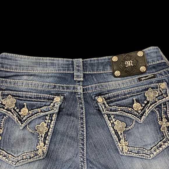 Miss Me Bootcut Jeans JP5533B 30x34 Stretch Bling Pockets Medium Wash EUC - Picture 1 of 12